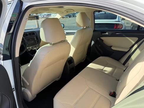 Used 2017 Volkswagen Jetta SEL image 5