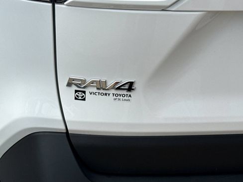 Used 2025 Toyota RAV4 XLE FWD image 21
