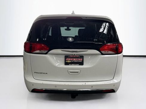 Used 2019 Chrysler Pacifica Touring Plus w/ Tire & Wheel Group image 7