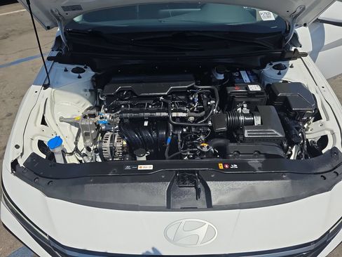 Used 2025 Hyundai Elantra SEL FWD image 18