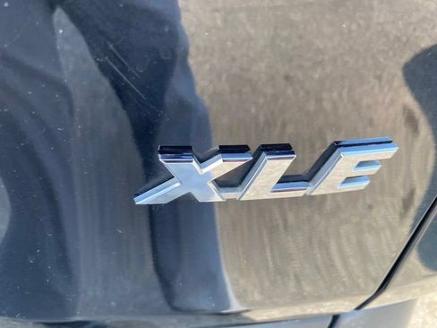Used 2021 Toyota RAV4 XLE FWD image 15