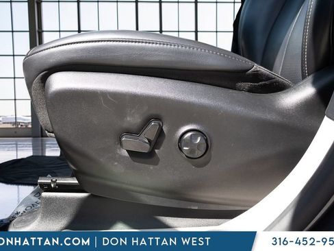 Used 2023 Chrysler Pacifica Touring-L FWD image 15