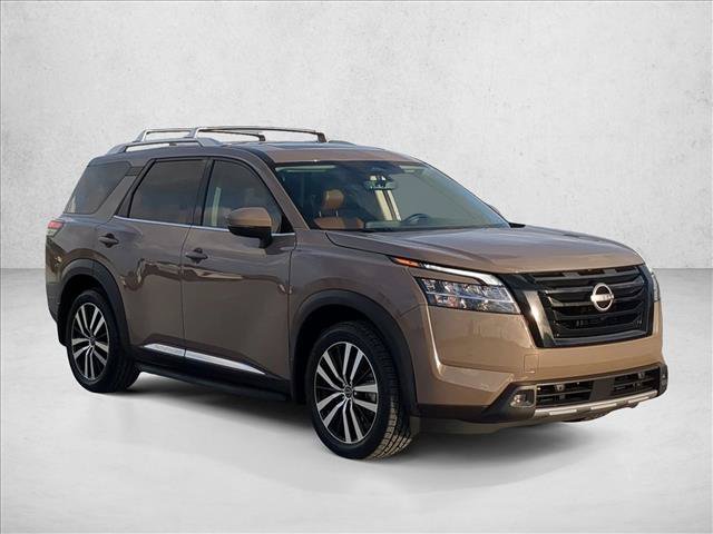 Used 2023 Nissan Pathfinder Platinum w/ Black Appearance Package AWD/4WD image 3