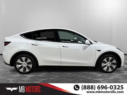 Used 2021 Tesla Model Y Long Range image 2