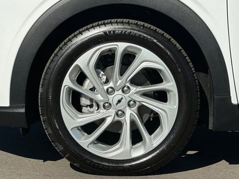 New 2027 Chevrolet Bolt LT w/ Comfort Package image 25