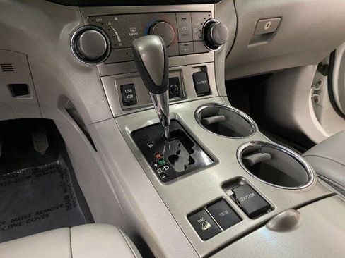 Used 2013 Toyota Highlander SE image 29
