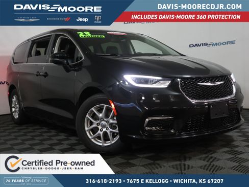 Used 2023 Chrysler Pacifica Touring-L image 1