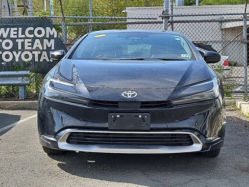 Used 2025 Toyota Prius Plug-In Hybrid image 2