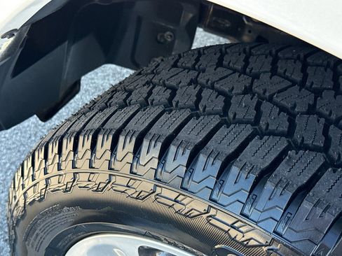 Used 2023 RAM 1500 Laramie AWD/4WD image 10