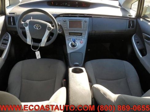 Used 2014 Toyota Prius Two image 9