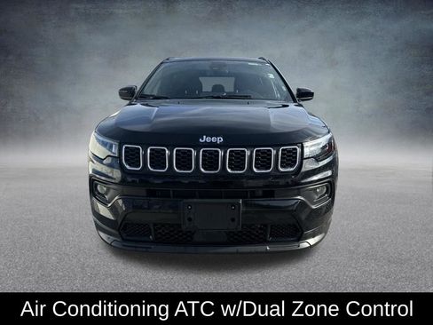 Used 2025 Jeep Compass Latitude w/ Sun & Sound Group AWD/4WD image 10