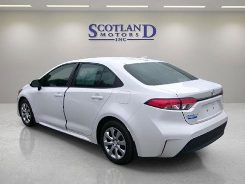 Used 2025 Toyota Corolla LE FWD image 8