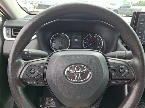 Used 2022 Toyota RAV4 LE AWD/4WD image 25