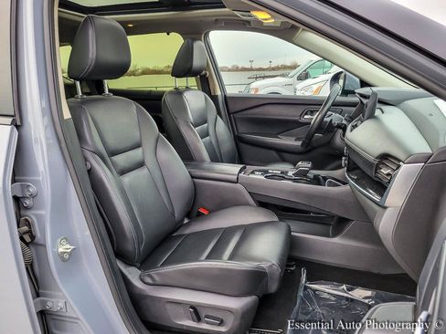 Used 2025 Nissan Rogue SL w/ Tech Package FWD image 37