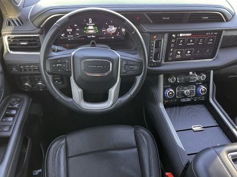 Used 2023 GMC Yukon Denali w/ Denali Reserve Package image 11