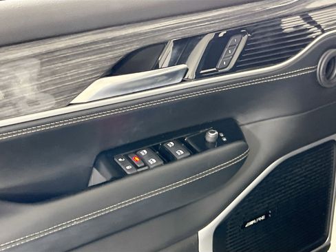 Used 2022 Jeep Wagoneer Series III w/ Rear Seat Video Group 1 image 18