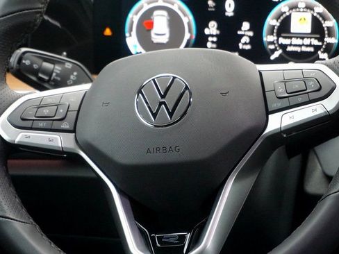 New 2026 Volkswagen Tiguan SEL R-Line AWD/4WD image 17