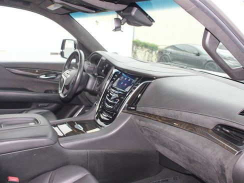 Used 2017 Cadillac Escalade ESV Platinum AWD/4WD image 15