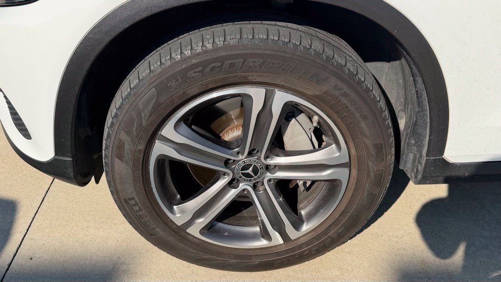 Used 2019 Mercedes-Benz GLC 300 4MATIC image 10