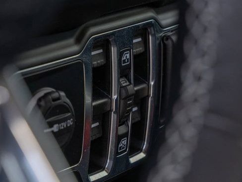 Used 2022 Jeep Wrangler Unlimited Sahara image 16