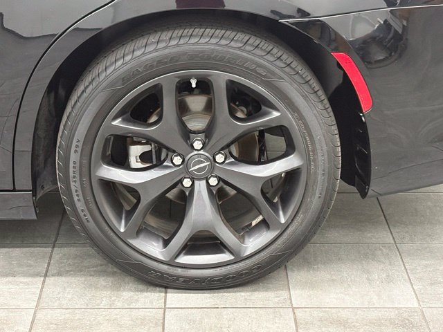 Used 2022 Chrysler 300 Touring L RWD image 7