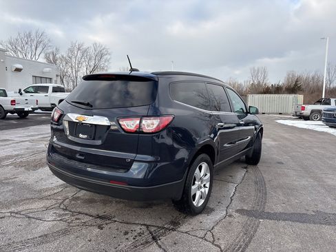 Used 2017 Chevrolet Traverse LT w/ Style and Technology Package image 5