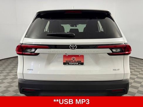 Used 2024 Toyota Grand Highlander AWD image 7