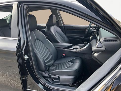 Used 2023 Toyota Camry SE image 7