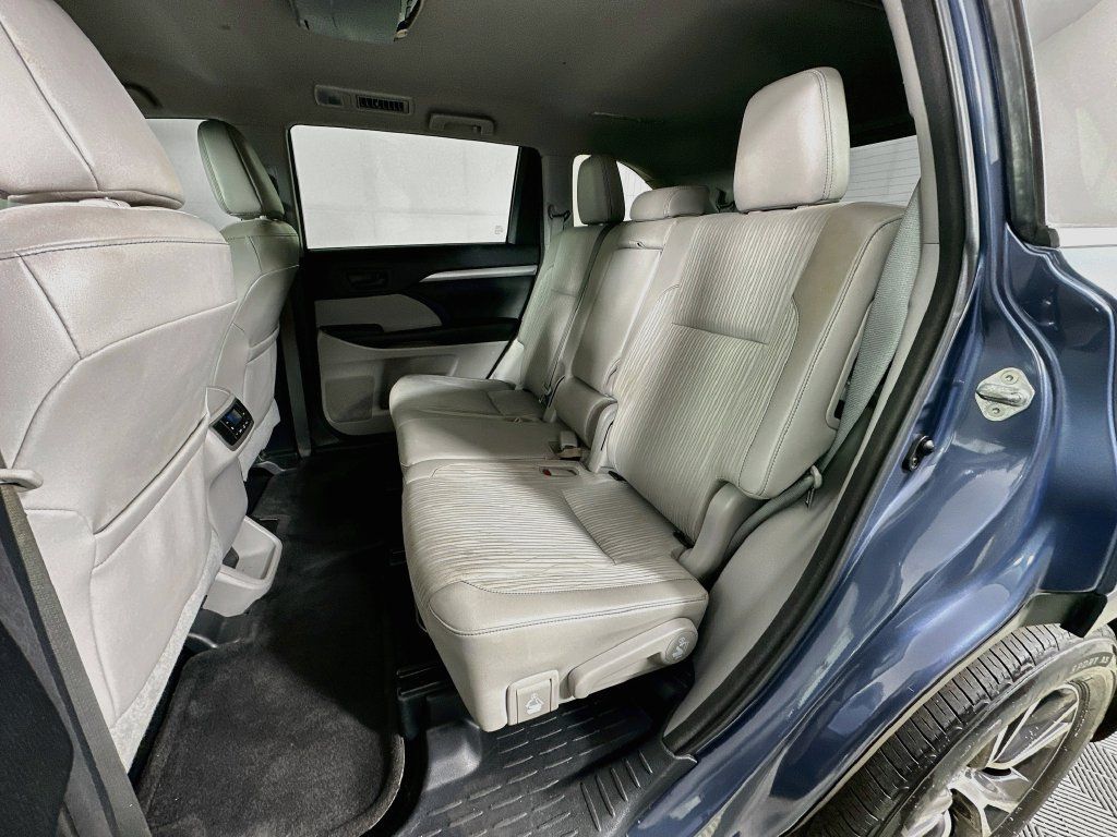 Used 2017 Toyota Highlander Plus FWD image 28