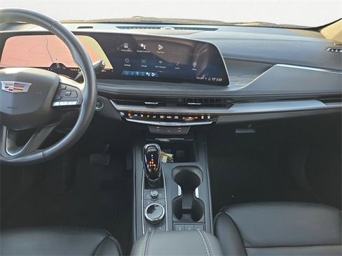 Used 2024 Cadillac XT4 Premium Luxury image 11