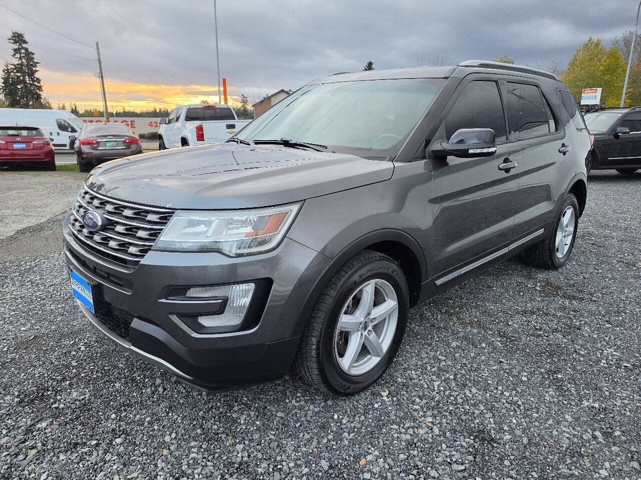 Used 2016 Ford Explorer XLT AWD/4WD image 3