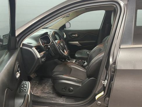 Used 2018 Jeep Cherokee Latitude Plus w/ Trailer Tow Group AWD/4WD image 21