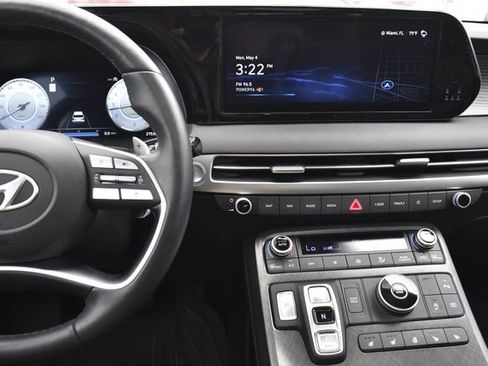 Used 2024 Hyundai Palisade Limited FWD image 11