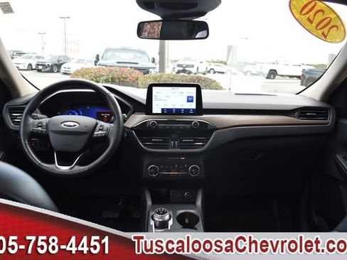 Used 2020 Ford Escape Titanium image 3