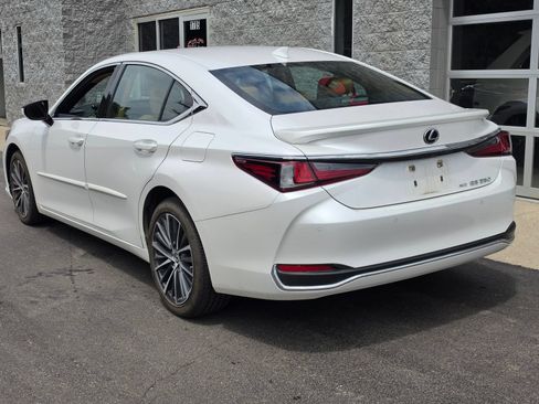 Used 2022 Lexus ES 250 w/ Premium Package AWD/4WD image 4
