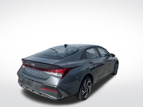 Used 2025 Hyundai Elantra Sport FWD image 5