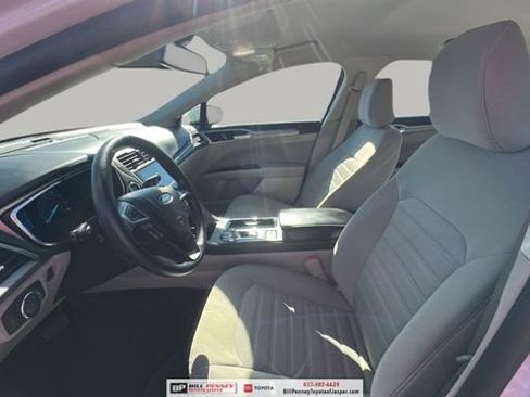 Used 2020 Ford Fusion SE image 11