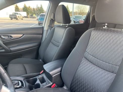 Used 2020 Nissan Rogue SV image 19