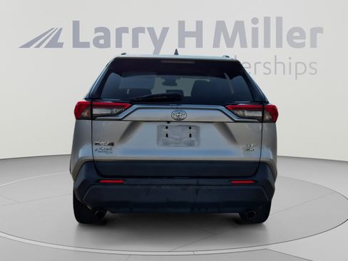 Used 2020 Toyota RAV4 LE AWD/4WD image 4