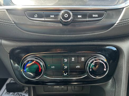 Used 2022 Buick Encore GX Preferred w/ Sport Touring Package FWD image 27