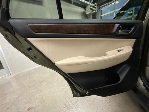 Used 2015 Subaru Outback 3.6R Limited image 19