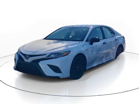 Used 2020 Toyota Camry SE image 3