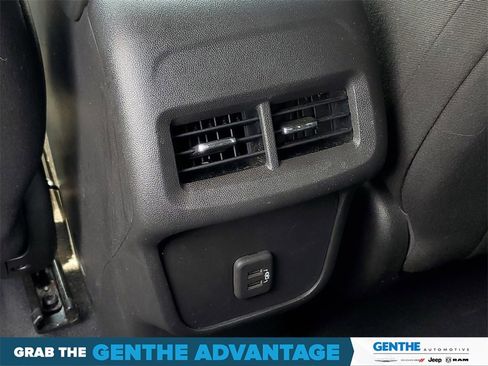Used 2021 Chevrolet Equinox LT image 28