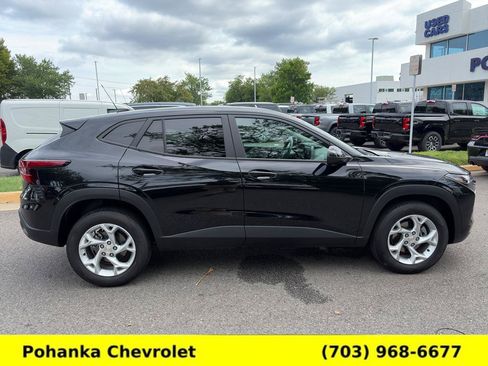 Certified 2024 Chevrolet Trax LS w/ LS Convenience Package FWD image 8