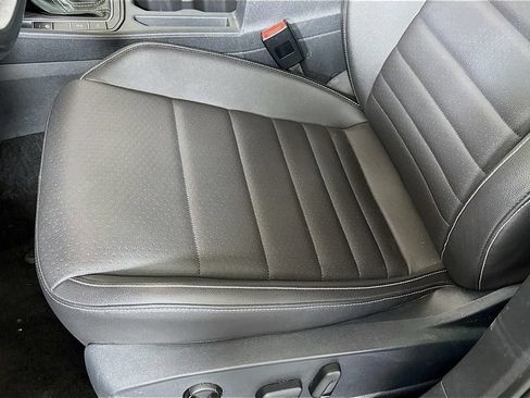 Used 2024 Volkswagen Jetta SE FWD image 18
