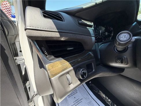 Used 2017 Cadillac Escalade Platinum RWD image 40