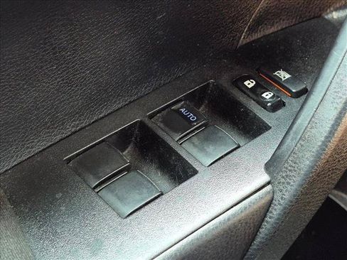 Used 2018 Toyota Corolla L FWD image 12