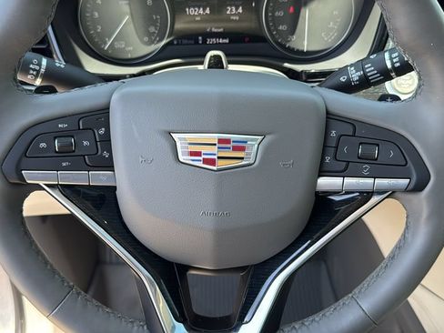 Used 2024 Cadillac XT6 Premium Luxury w/ Technology Package FWD image 10