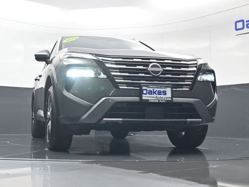 Used 2025 Nissan Rogue SL FWD image 39