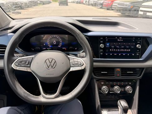 Used 2024 Volkswagen Taos SE FWD image 12